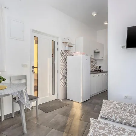 Dalida * Grobnik (Cavle)