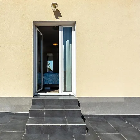 Dalida * Grobnik (Cavle)